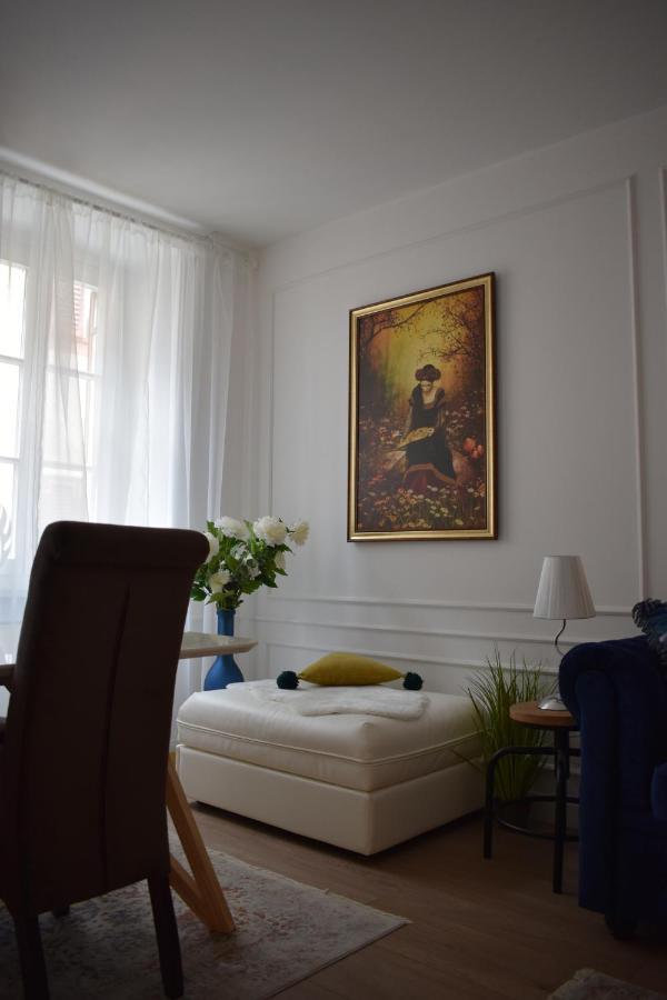 Apartment Trixi Maksimijan Pula Exteriör bild