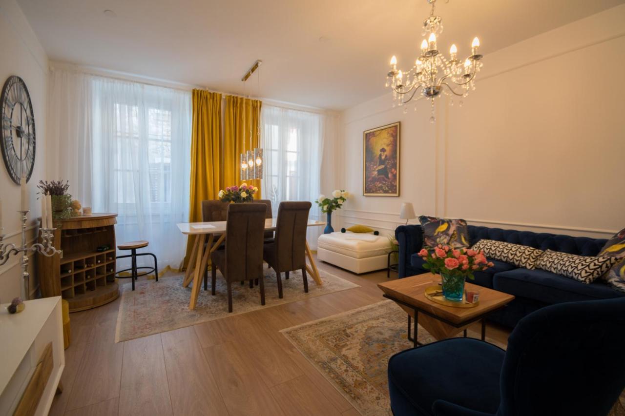 Apartment Trixi Maksimijan Pula Exteriör bild