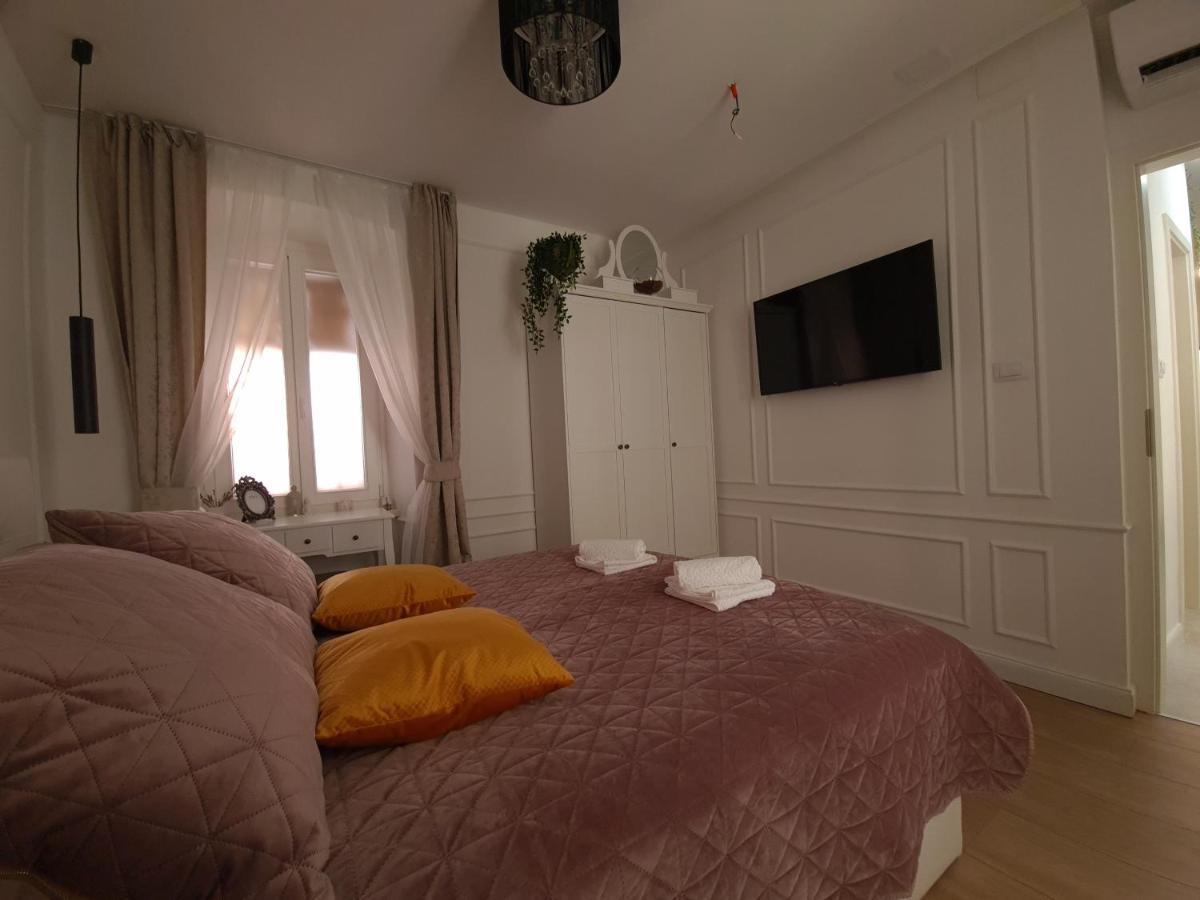 Apartment Trixi Maksimijan Pula Exteriör bild