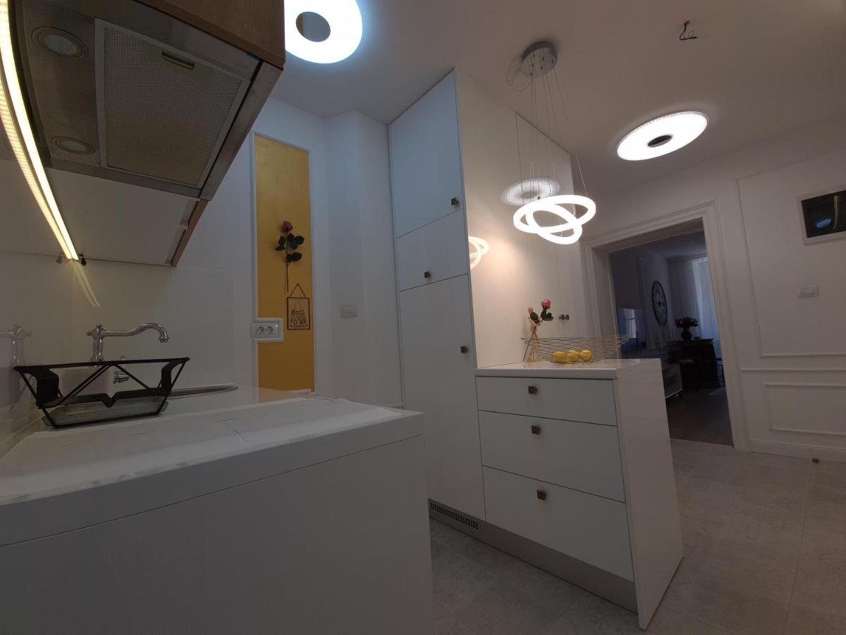 Apartment Trixi Maksimijan Pula Exteriör bild