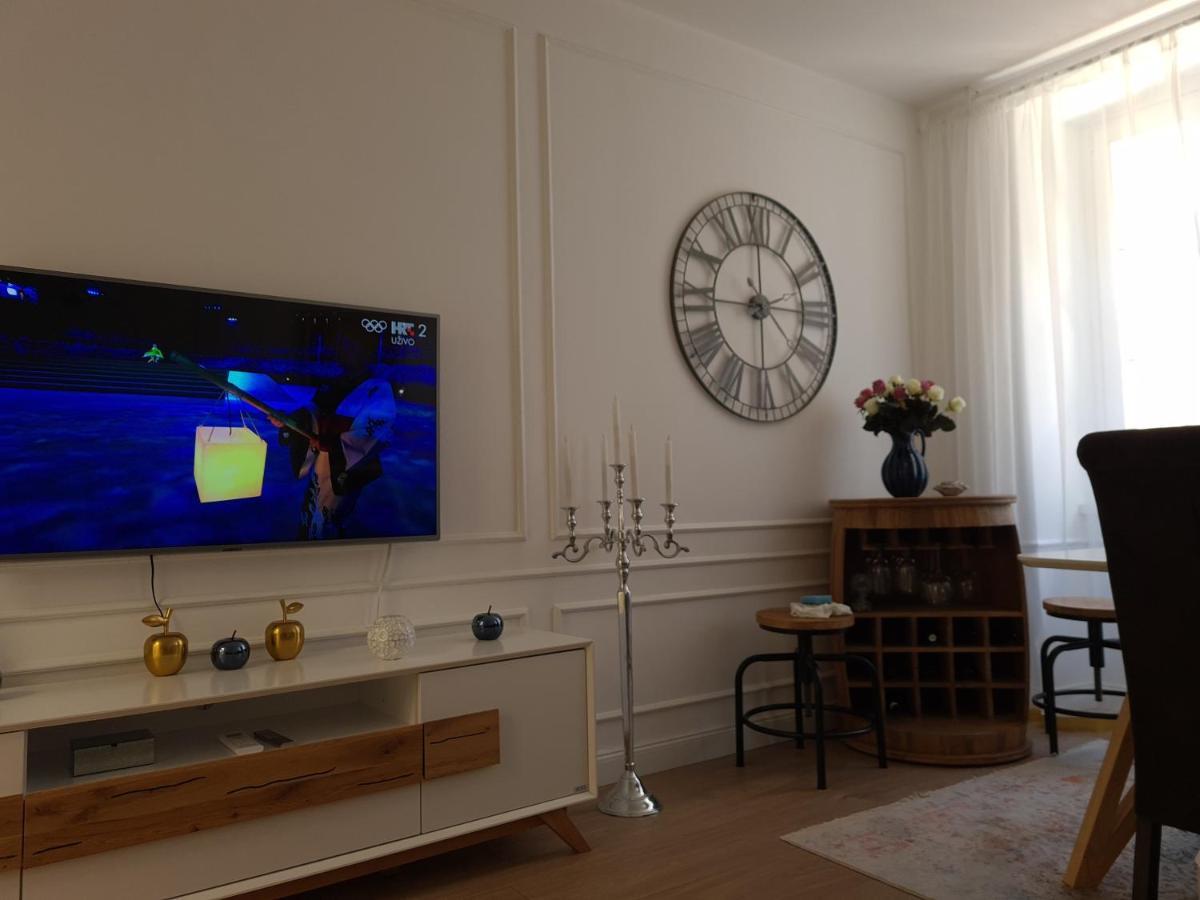 Apartment Trixi Maksimijan Pula Exteriör bild